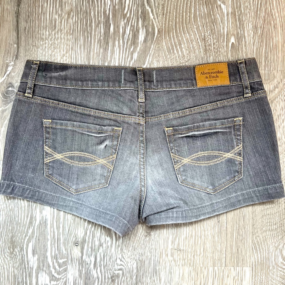 Abercrombie denim shorts - SIZE 2 - Picture 3 of 3